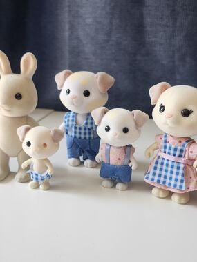 Sylvanian Families / Calico Critters Lot of 5 Figures Bunny & Dog Family Vintage